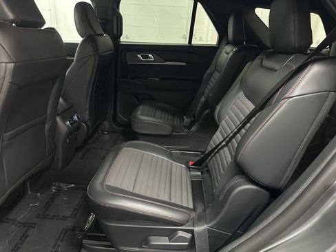 Used 2025 Ford Explorer ST-Line AWD/4WD image 32