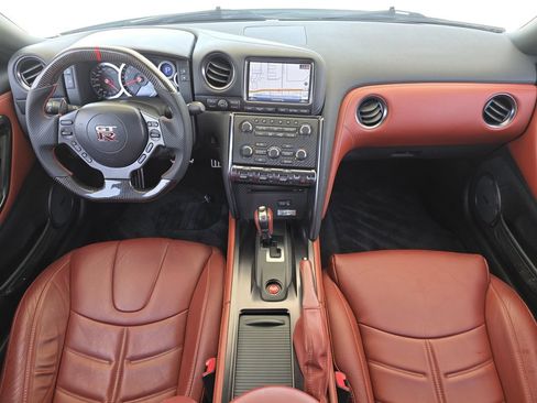 Used 2016 Nissan GT-R Premium AWD/4WD image 9