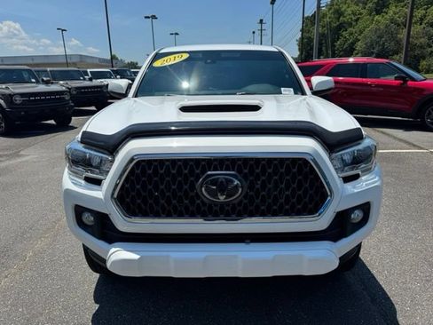 Used 2019 Toyota Tacoma TRD Sport AWD/4WD image 2