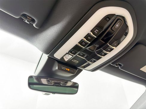 Certified 2026 Porsche Macan AWD/4WD image 25