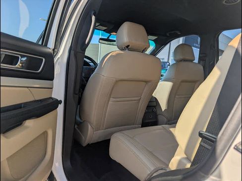 Used 2016 Ford Explorer XLT w/ Equipment Group 202A image 15