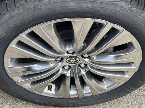 Used 2021 Toyota Venza Limited AWD/4WD image 22