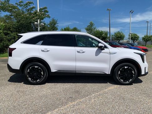 Used 2024 Kia Sorento S AWD/4WD image 2
