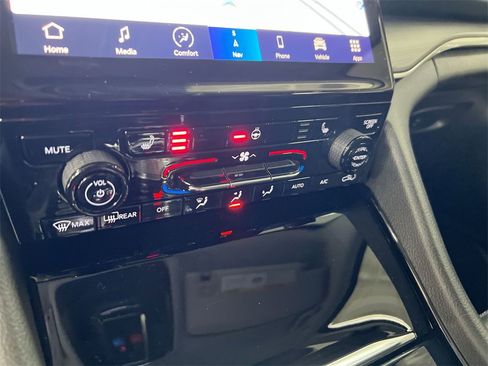 Used 2022 Jeep Grand Cherokee Limited image 16