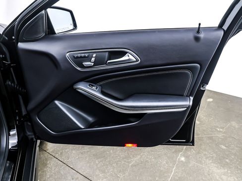 Used 2020 Mercedes-Benz GLA 250 image 24