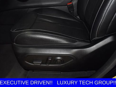 Used 2023 Jeep Grand Cherokee L Limited w/ Luxury Tech Group II AWD/4WD image 14