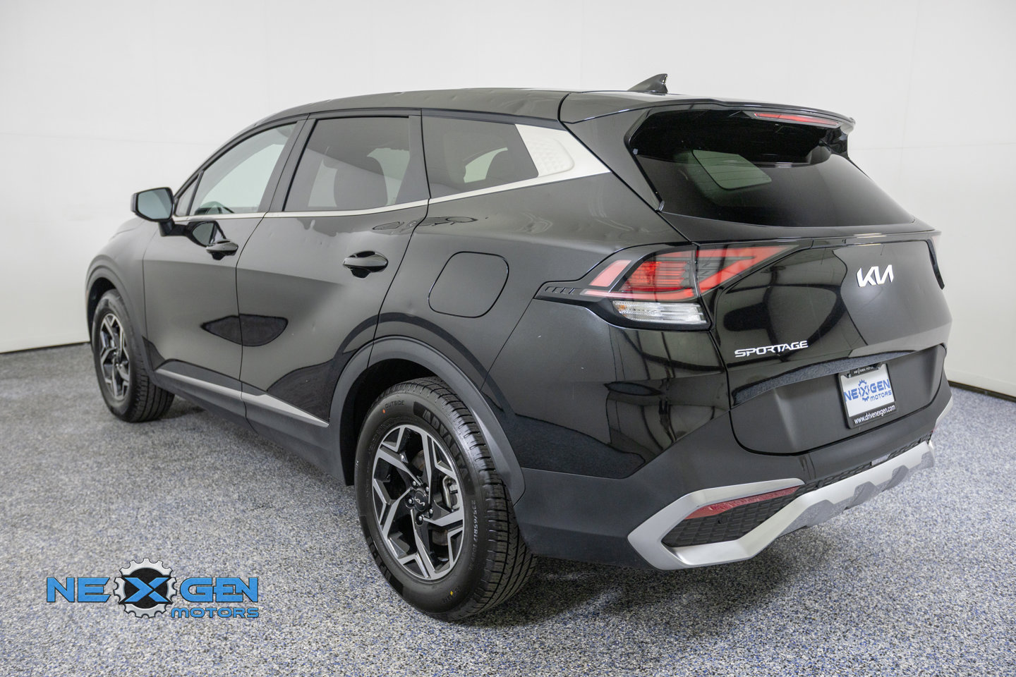 Used 2025 Kia Sportage LX FWD image 6