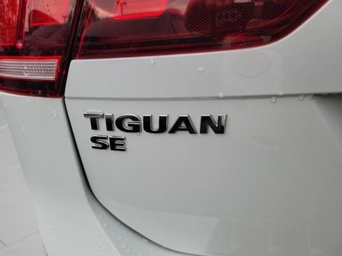 Used 2020 Volkswagen Tiguan SE FWD image 23