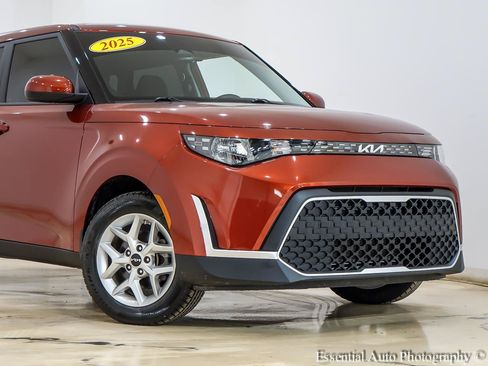 Used 2025 Kia Soul S FWD image 2