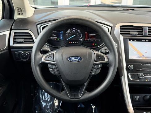 Used 2019 Ford Fusion SE FWD image 22
