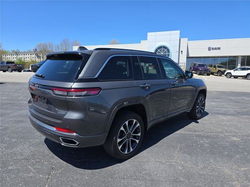 Used 2022 Jeep Grand Cherokee Overland w/ Luxury Tech Group IV image 3