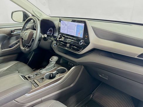 Certified 2021 Toyota Highlander Platinum image 37