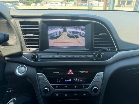 Used 2018 Hyundai Elantra Value Edition FWD image 19