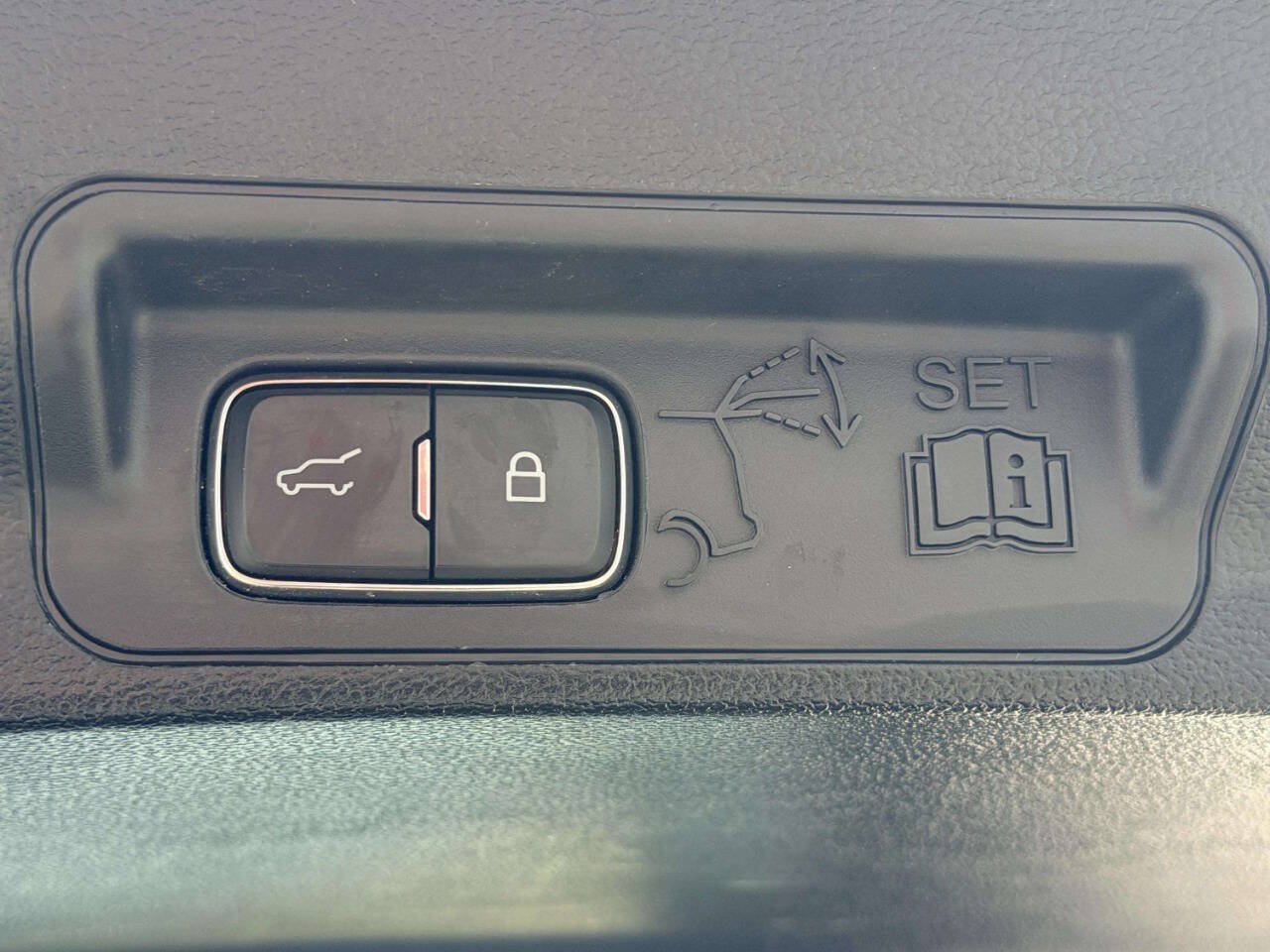 Used 2020 Ford Explorer ST AWD/4WD image 9