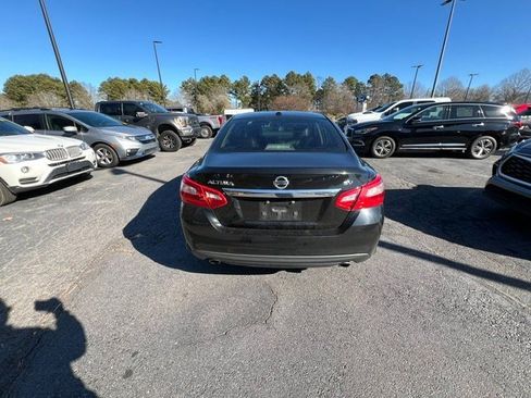 Used 2016 Nissan Altima 2.5 SV w/ Convenience Package image 8