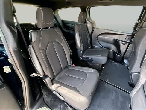 Used 2021 Chrysler Pacifica Touring w/ S Appearance Package FWD image 19
