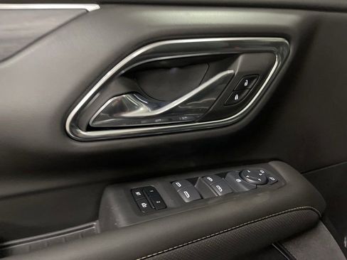 Used 2024 GMC Yukon XL SLT image 11