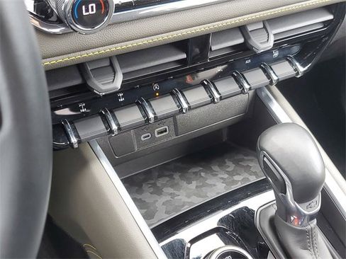 Used 2023 Chevrolet Colorado ZR2 w/ LPO, Tailgate Decal Package image 18