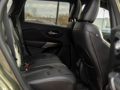 Used 2021 Jeep Cherokee Latitude Lux 80th Anniv w/ Quick Order Package 26U 80TH image 37