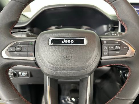 Used 2023 Jeep Compass Trailhawk image 4