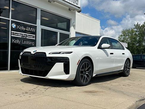Used 2023 BMW 760i xDrive AWD/4WD image 3