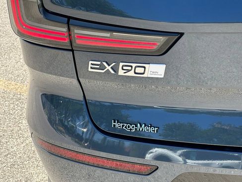 Used 2025 Volvo EX90 Ultra AWD/4WD image 13