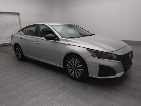 Used 2024 Nissan Altima 2.5 SV image 11