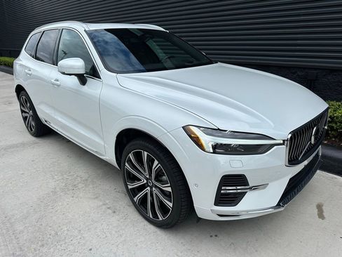 Used 2023 Volvo XC60 T8 Ultimate image 11