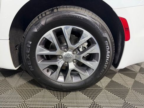 Used 2023 Chrysler Pacifica Pinnacle image 12