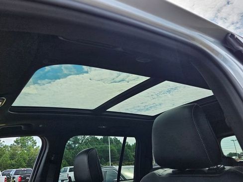 New 2025 Jeep Grand Cherokee Limited w/ Black Appearance Package image 6