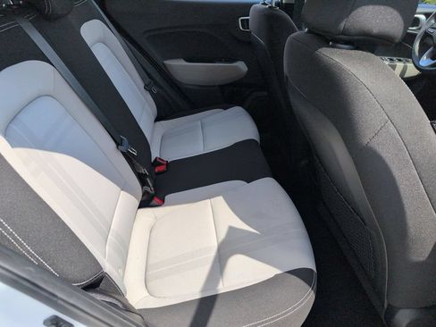Used 2025 Hyundai Venue SEL FWD image 29