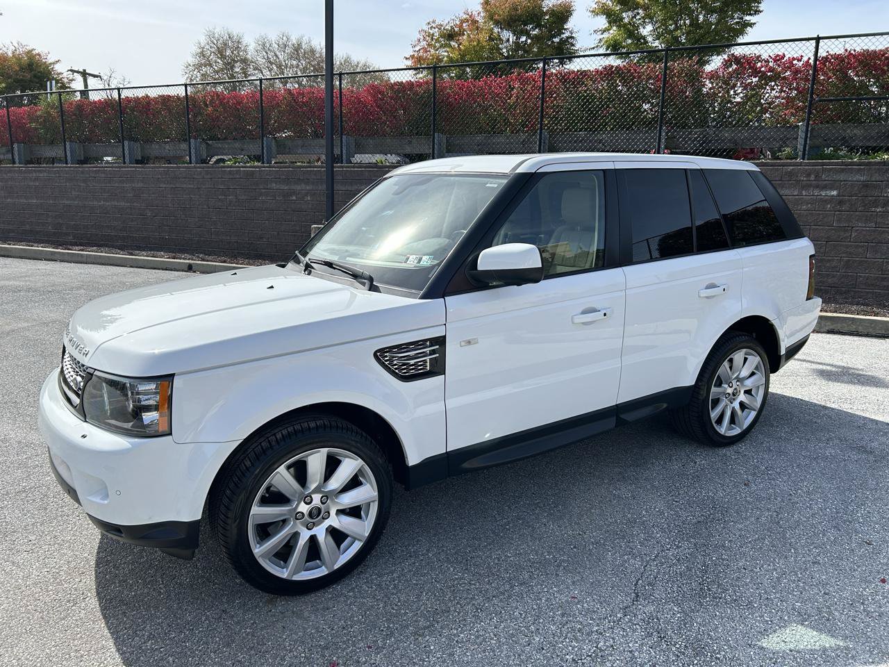 Used 2013 Land Rover Range Rover Sport HSE LUX AWD/4WD image 8