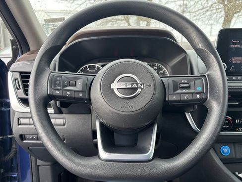Used 2023 Nissan Rogue SV AWD/4WD image 7