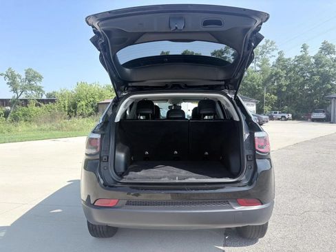 Used 2019 Jeep Compass Latitude w/ Popular Equipment Group AWD/4WD image 8