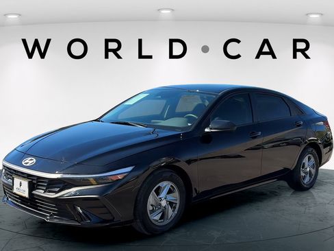 Certified 2025 Hyundai Elantra SE FWD image 7