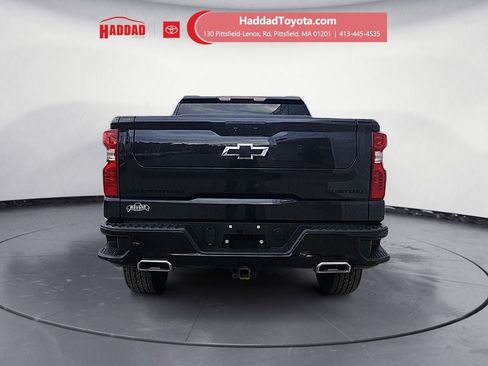 Used 2024 Chevrolet Silverado 1500 Custom Trail Boss w/ LPO, Dark Essentials Package AWD/4WD image 4