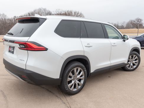 Used 2024 Toyota Grand Highlander Limited image 22