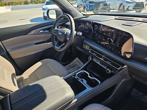 New 2026 Chevrolet Traverse LT w/ Enhanced Driving Package FWD image 11