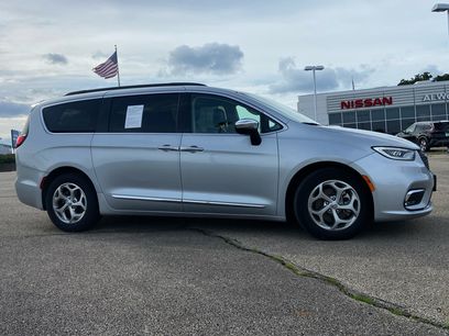 Used 2023 Chrysler Pacifica Limited