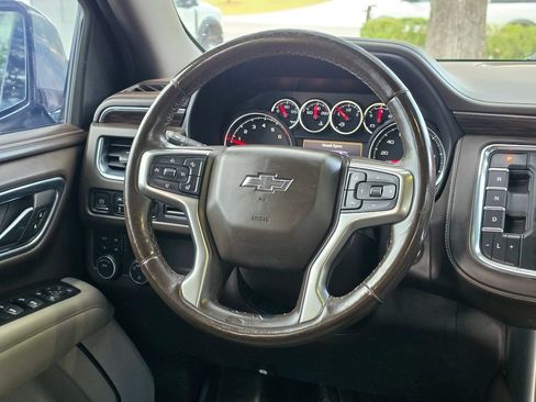 Used 2021 Chevrolet Tahoe Z71 w/ Luxury Package AWD/4WD image 19