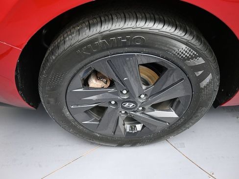 Certified 2021 Hyundai Elantra SEL FWD image 12