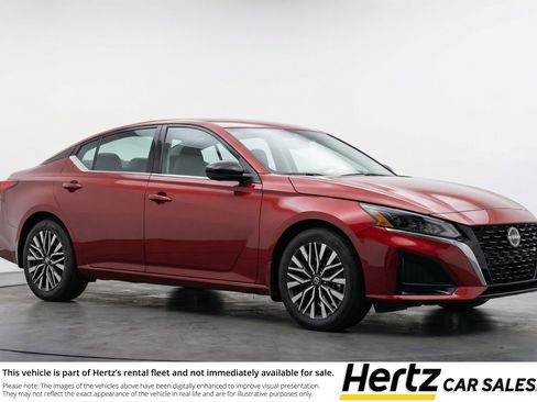 Used 2025 Nissan Altima 2.5 SV image 1