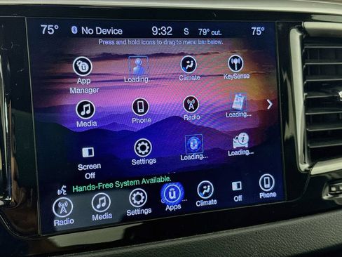 Used 2017 Chrysler Pacifica Touring Plus w/ Tire & Wheel Group FWD image 15