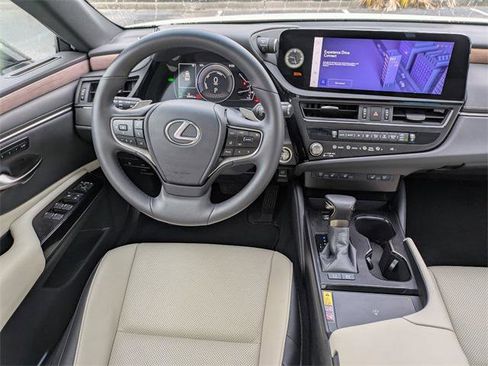 Certified 2025 Lexus ES 300h w/ Premium Package image 15