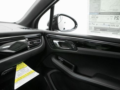 New 2026 Porsche Macan AWD/4WD image 30