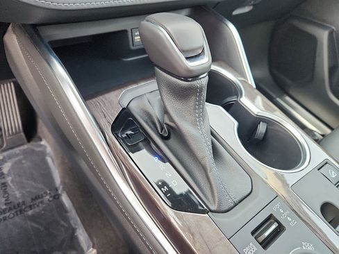 Used 2023 Toyota Highlander Platinum image 17