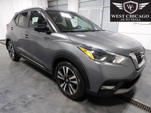 Used 2019 Nissan Kicks SR image 1