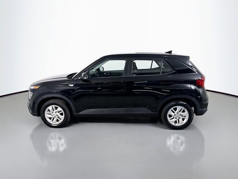Used 2022 Hyundai Venue SE image 6