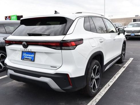 New 2026 Volkswagen Tiguan SE image 8