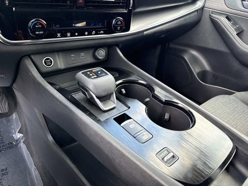 Used 2021 Nissan Rogue SV image 26